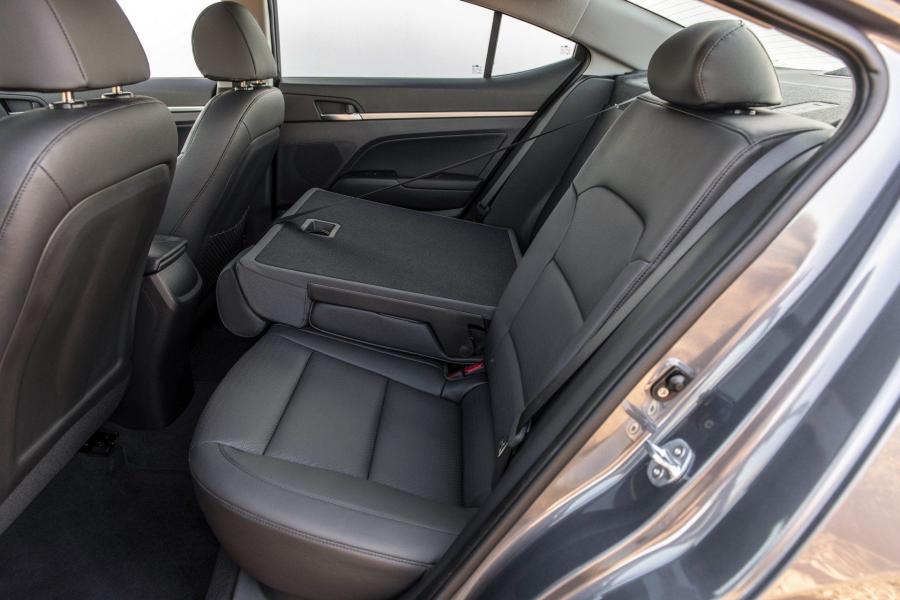 Интерьер Hyundai Elantra Limited (AD) 2018 года  (NA) (фото 6 из 42)